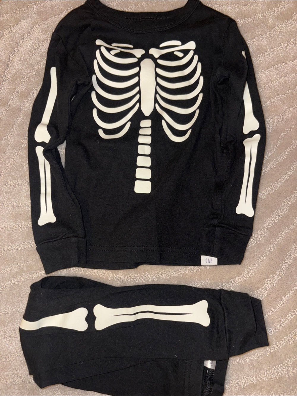 Gap skeleton glow in the dark Halloween pajamas